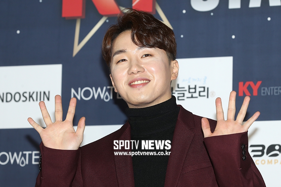 [포토S] 금영노래방 시상식 참석한 닐로