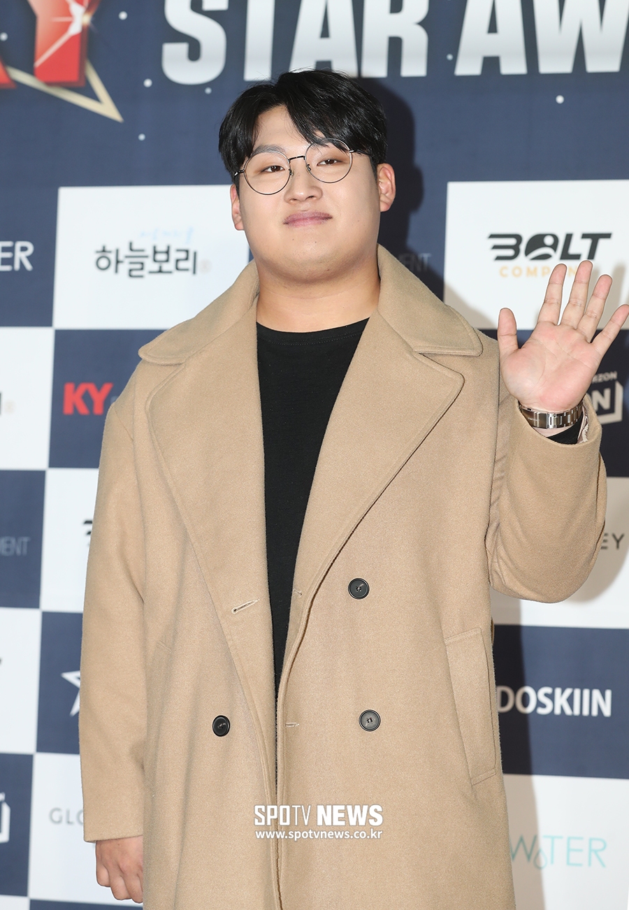 [포토S] 임재현, '포즈에 연습이 있었죠'