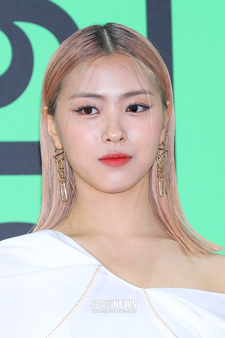 [포토S] 있지 류진, 블링블링 액세서리!