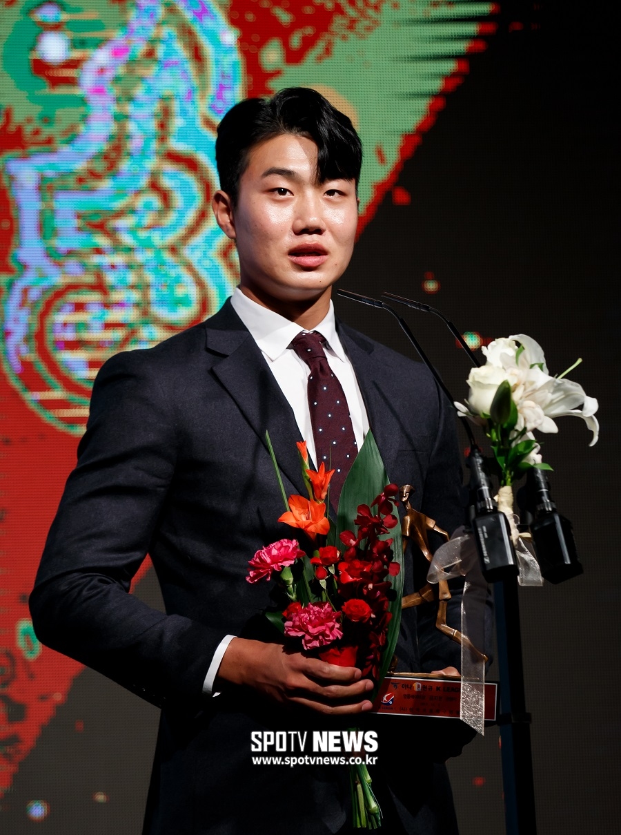 [K리그 대상] K리그 영플레이어 김지현 "수상 기대 크지 않았다. 꾸준한 선수될 것"