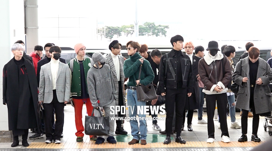 세븐틴, 한눈에 안 담겨 아쉬운 비주얼 그룹 [공항패션]