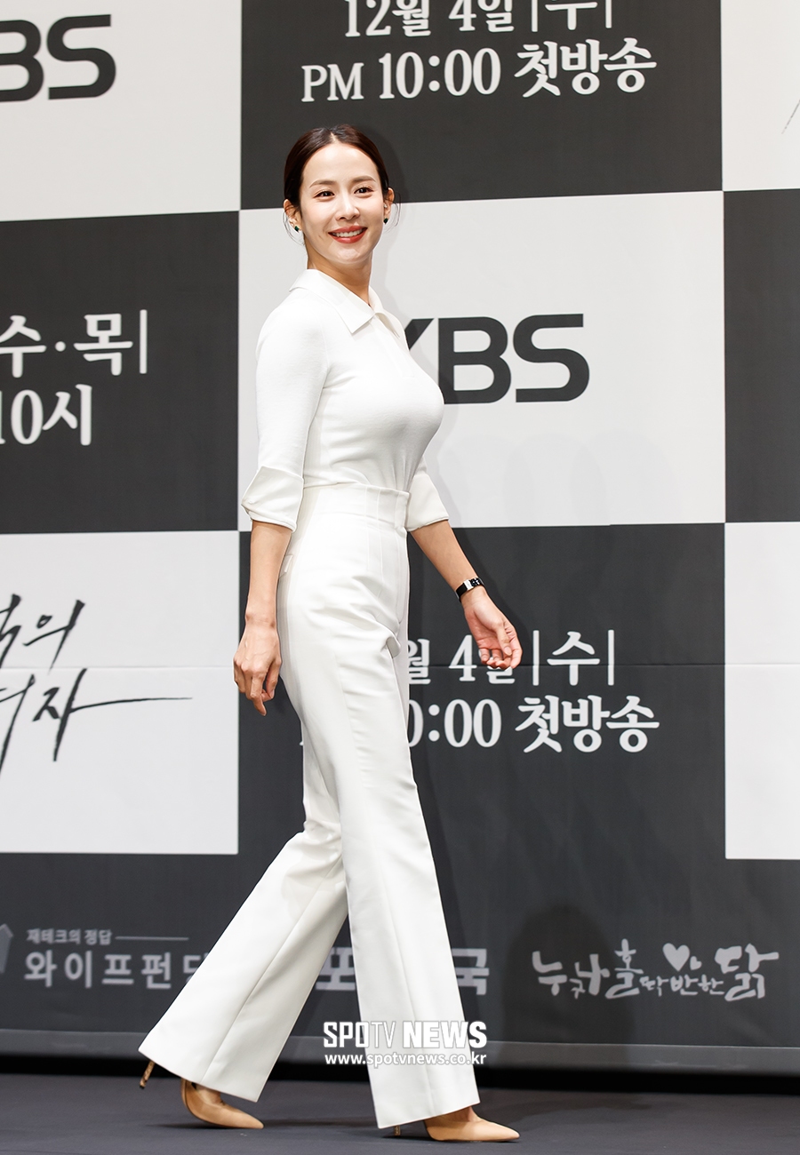 [포토S] 조여정, 화이트 코디의 정석