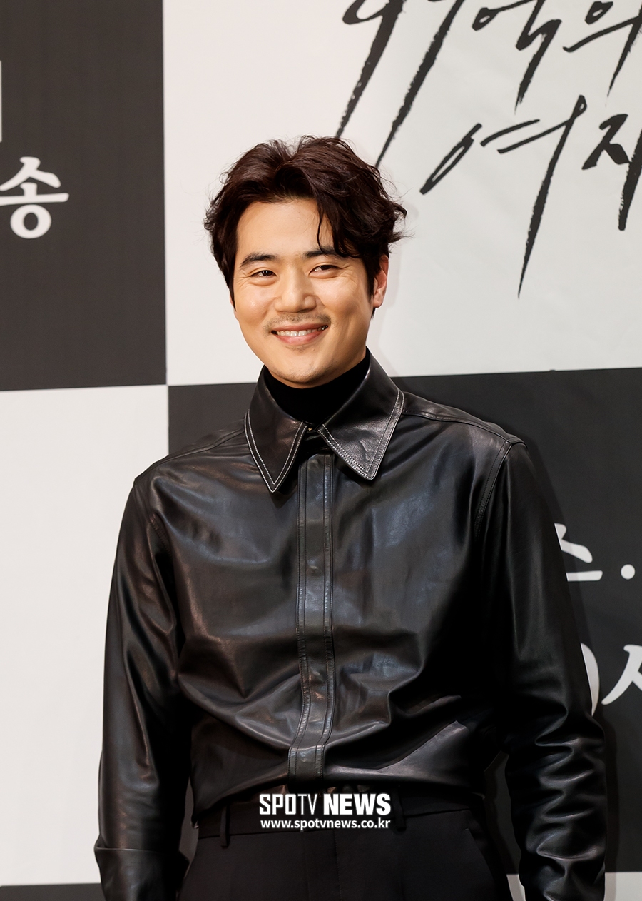 [포토S] 미소 짓는 배우 김강우