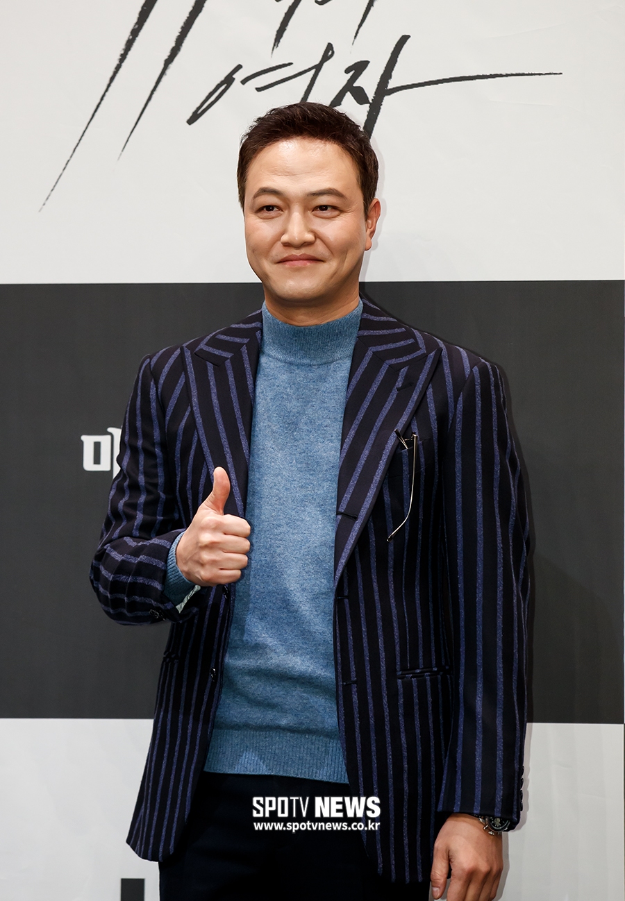 [포토S] 포즈 취하는 배우 정웅인