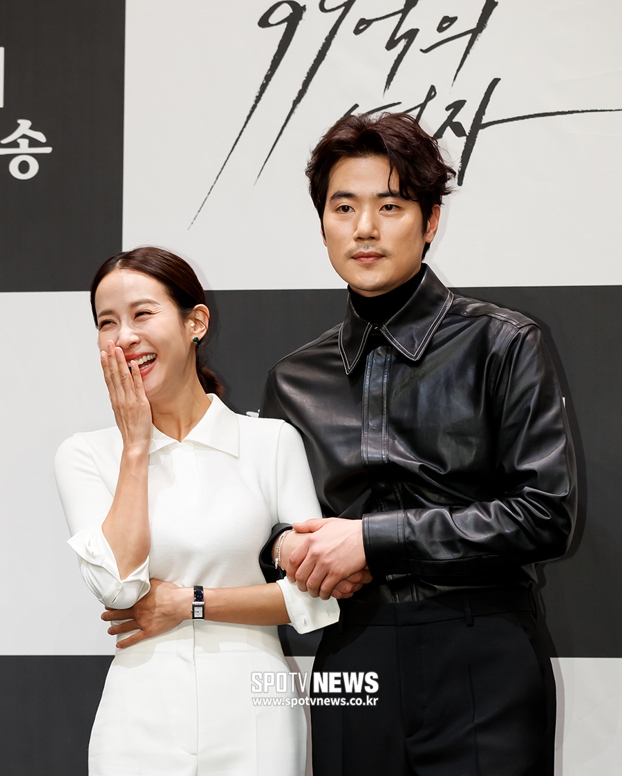 [포토S] 조여정, 김강우 적극성에 환한 미소
