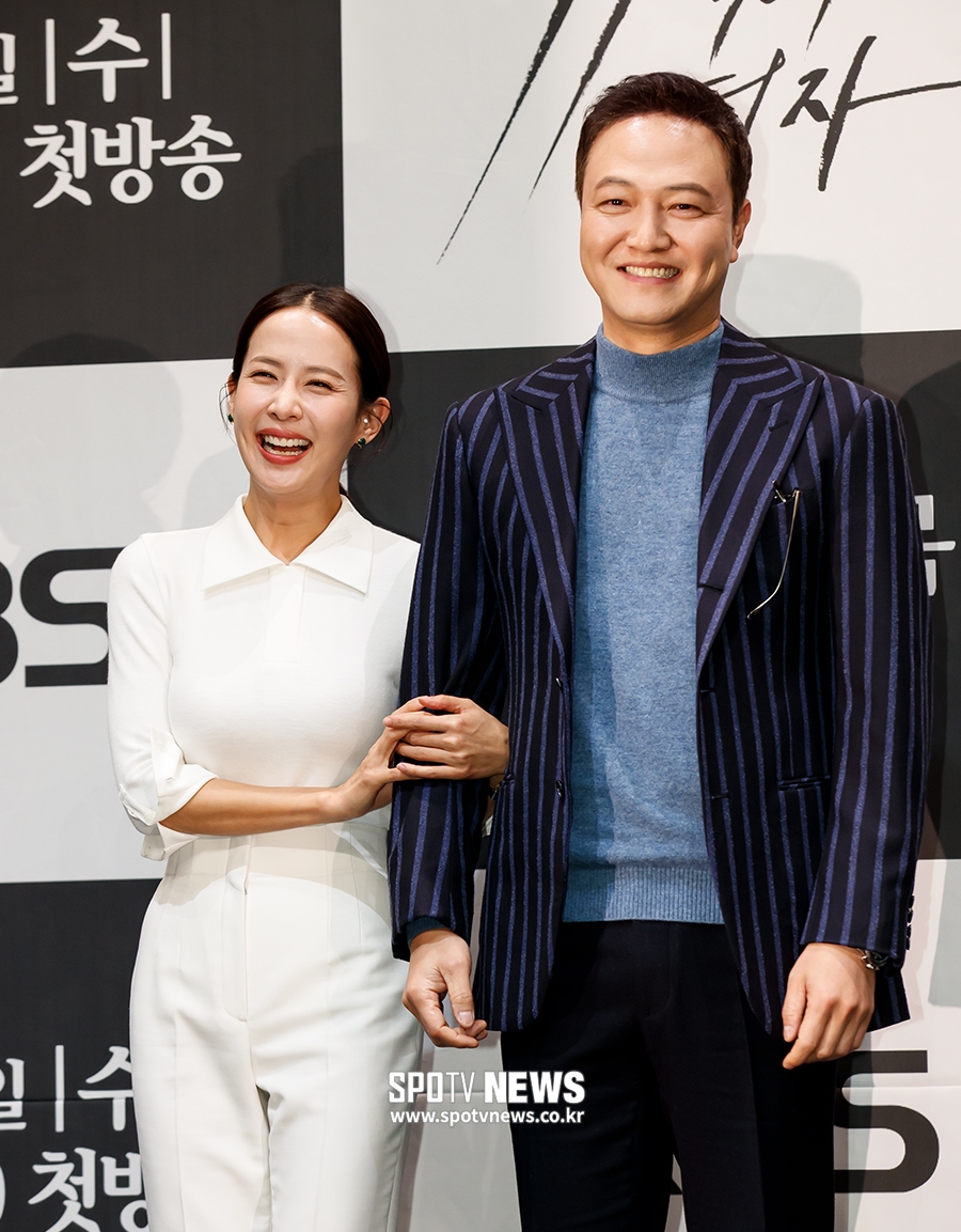 [포토S] 조여정-정웅인, 환한 미소 지으며