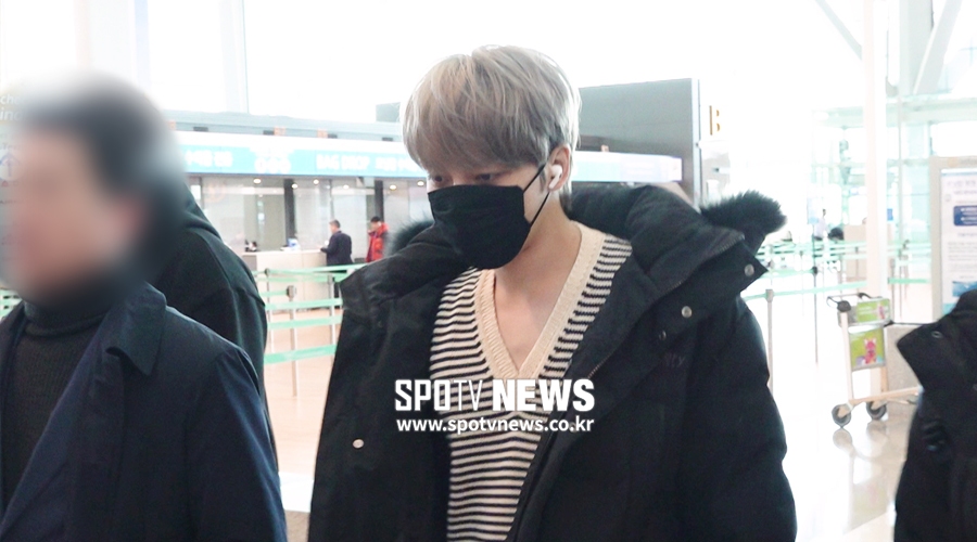 김재중, 16년째 변함없는 엘프 비주얼 [공항패션]
