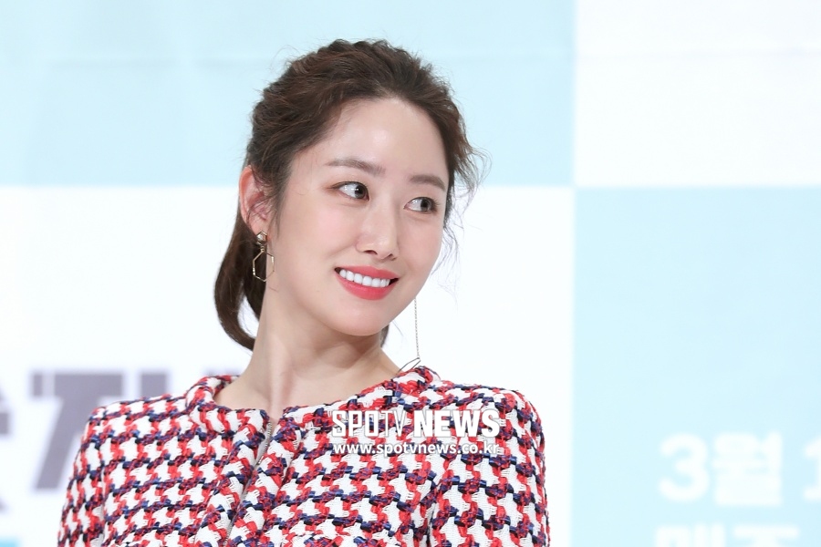 "함께할 때 행복"…전혜빈, 오늘(7일) 2살 연상 의사와 발리 결혼식[종합]