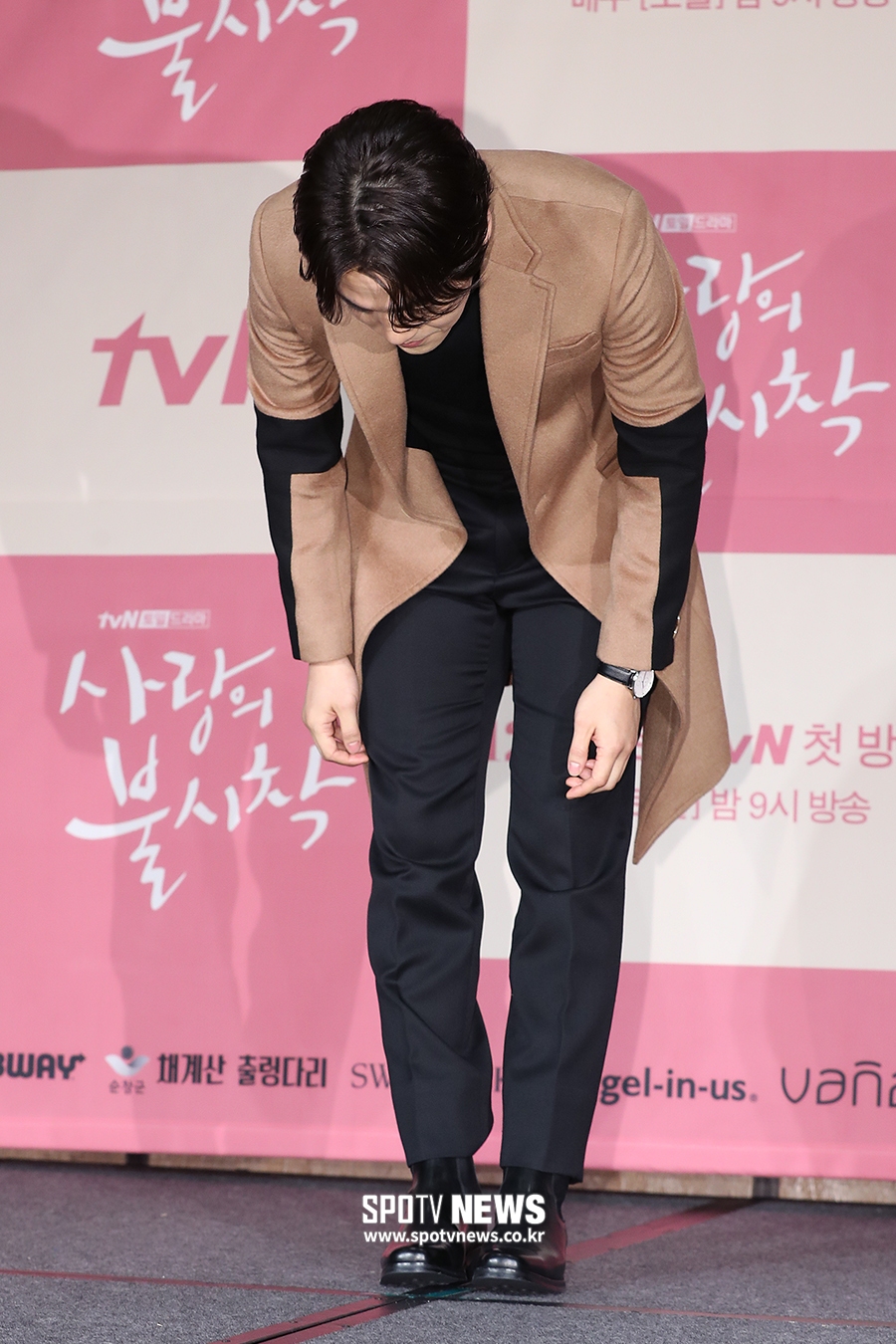 [포토S] 돌아온 김정현, 취재진에 90도 인사