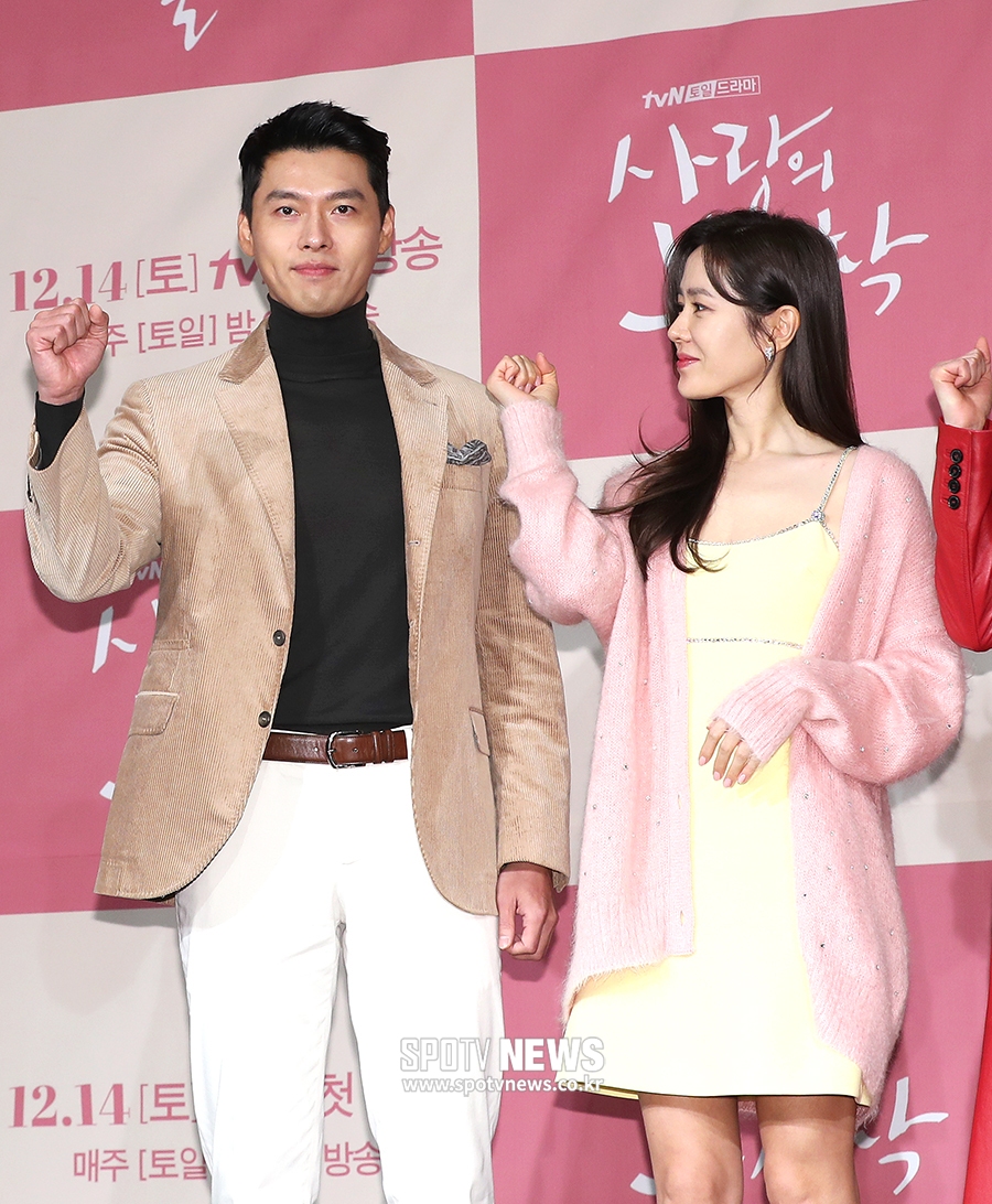 [포토S] 현빈 바라보는 손예진