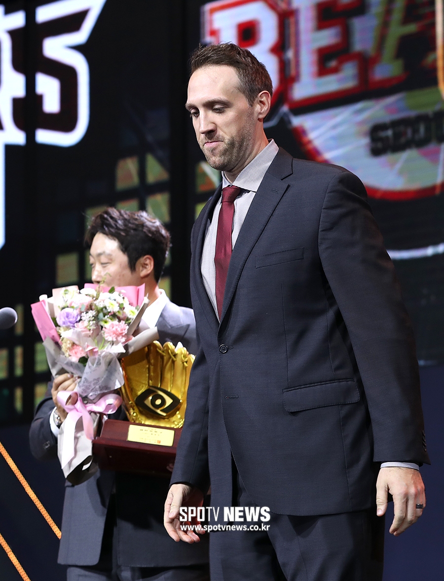 [포토S] 배영수 축하하는 린드블럼
