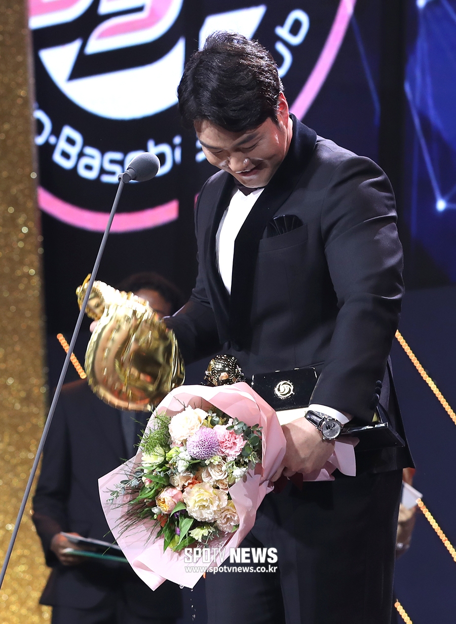 [포토S] 박병호, '골든글러브 트로피가 빠졌어요'