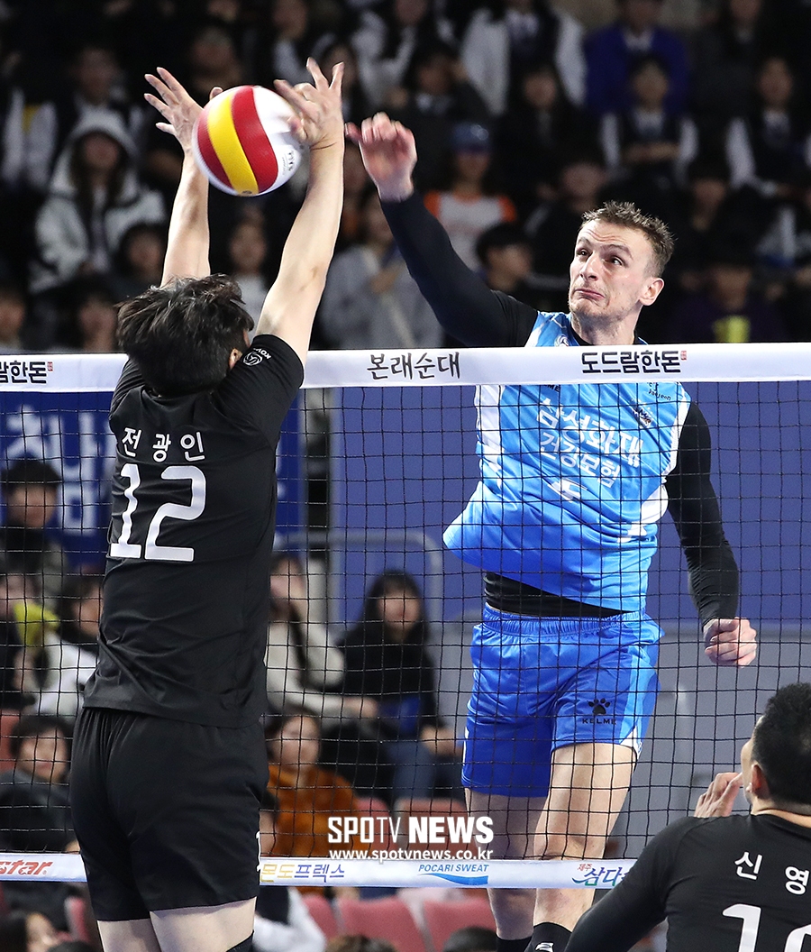 [포토S] 산탄젤로, 사이로 쏙