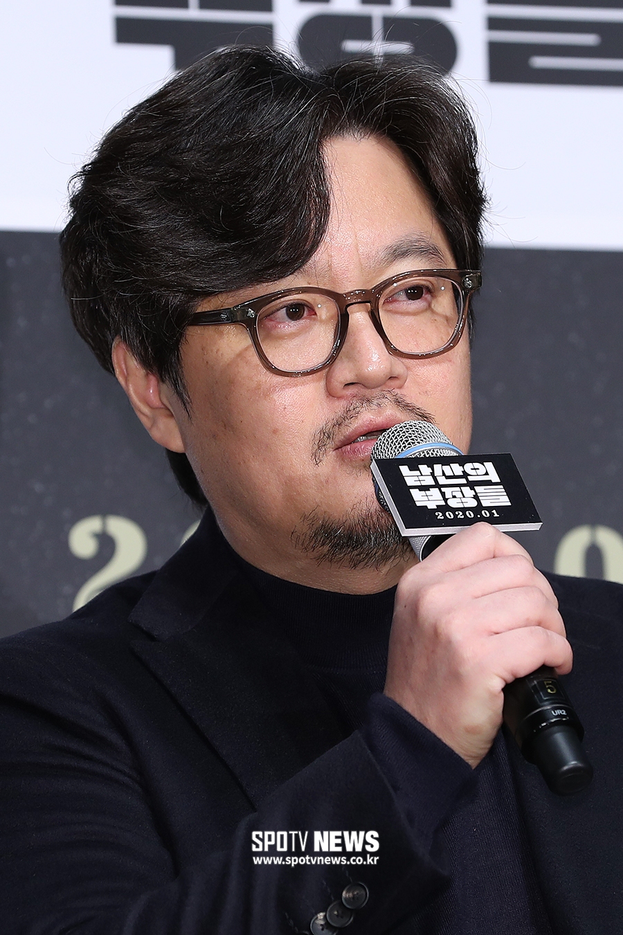 [포토S] 인사말 하는 우민호 감독