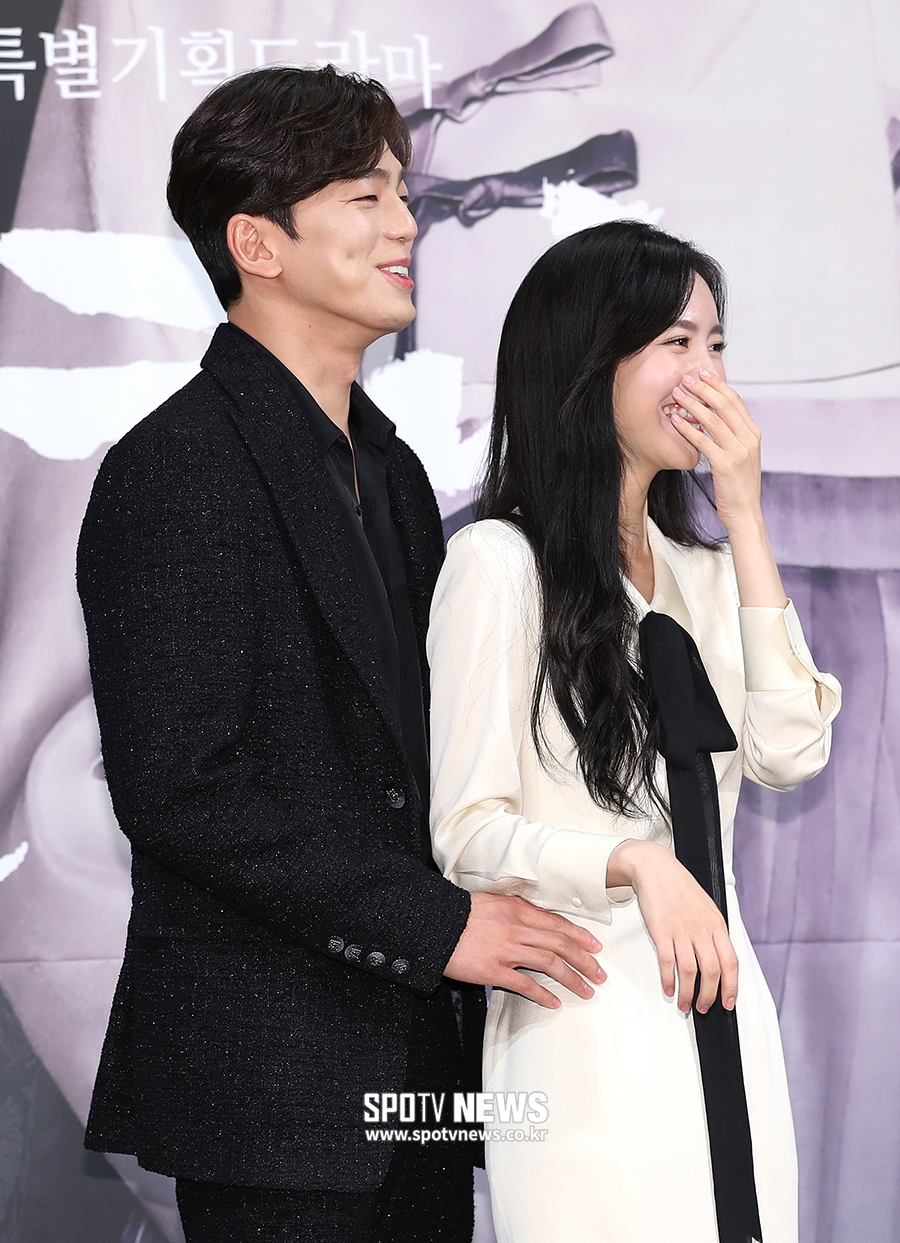 [포토S] 김민규-진세연, 백허그를 시켜서 당황