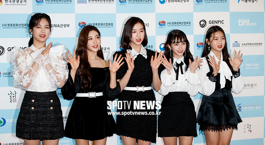 [포토S] 포토월에 오른 걸그룹 버스터즈