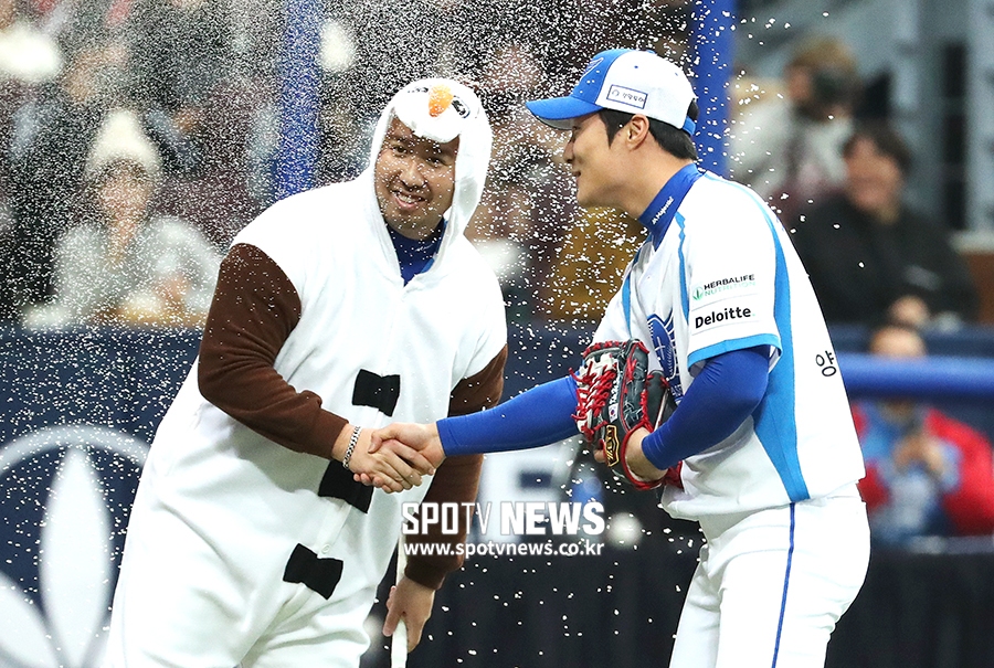 [포토S] 유희관-김하성, 화해의 악수!