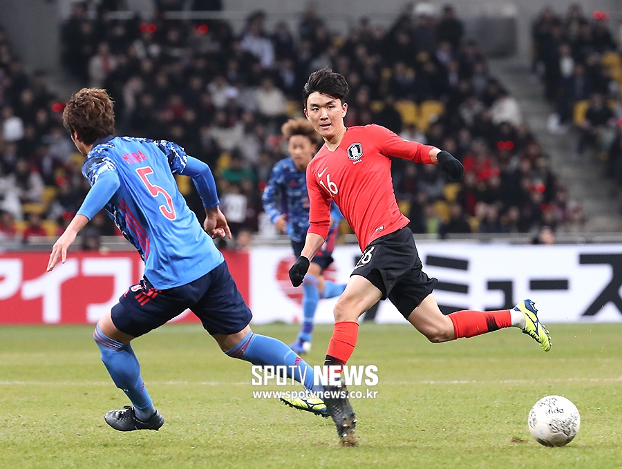 [포토S] 황인범, 상대 속이는 완벽한 패스까지!