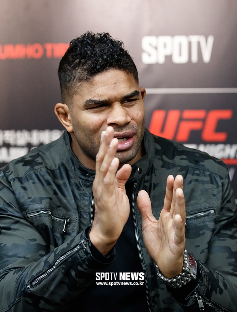 [포토S] UFC 부산 찾은 알리스타 오브레임