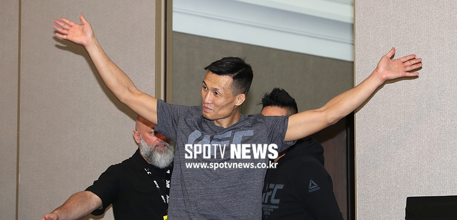 [포토S] '코리안좀비' 정찬성, 체중 감량에 볼살 실종