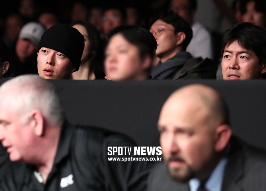 [포토S] UFC 부산 경기 직관하는 배우 장기용-이상윤