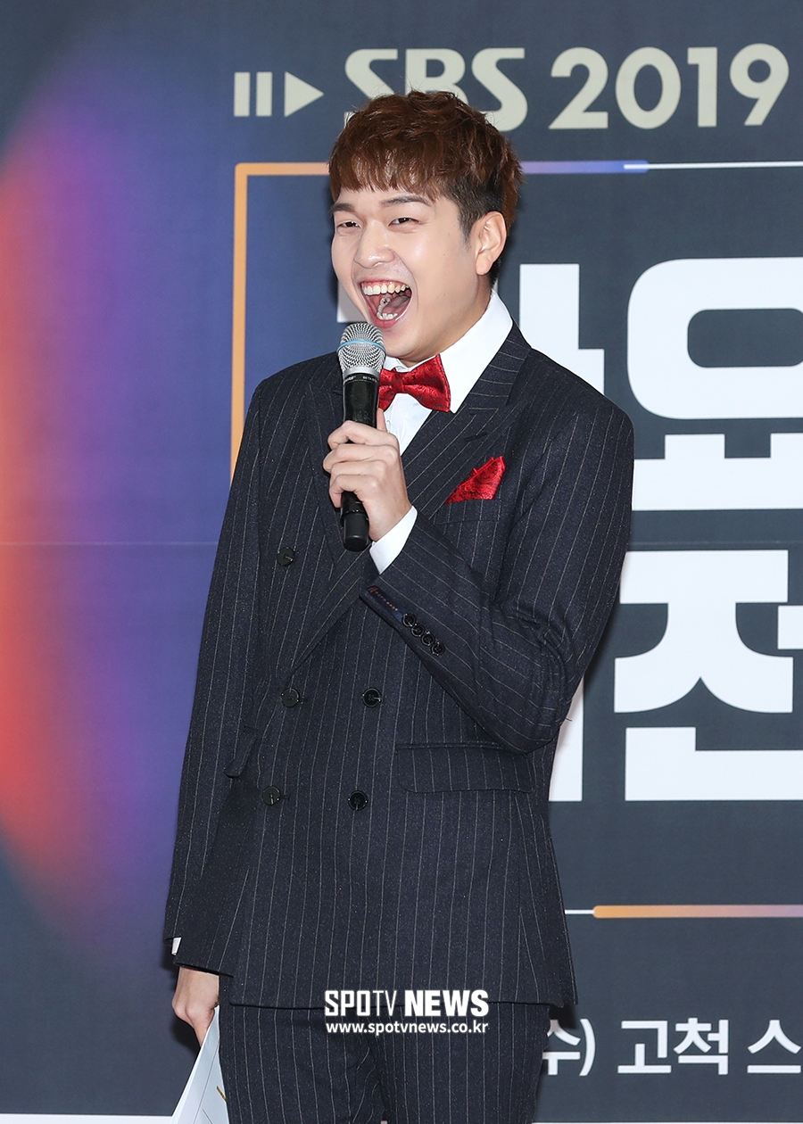 [포토S] 유재필, 'SBS 가요대전 레드카펫 사회를 맡았어요!'