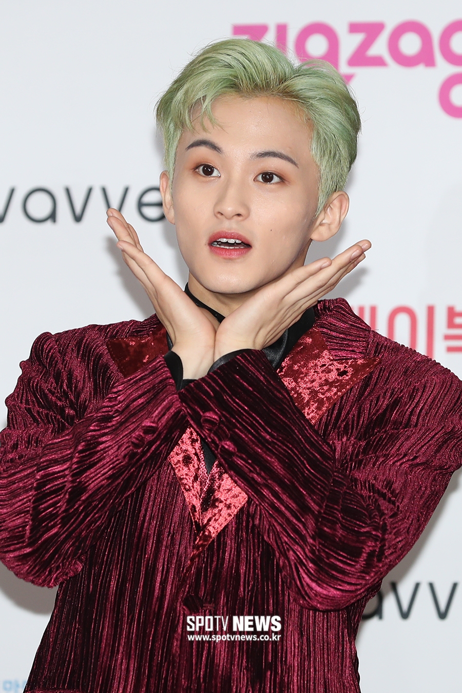 [포토S] NCT127 마크, '제가 크리스마스 선물이에요!'