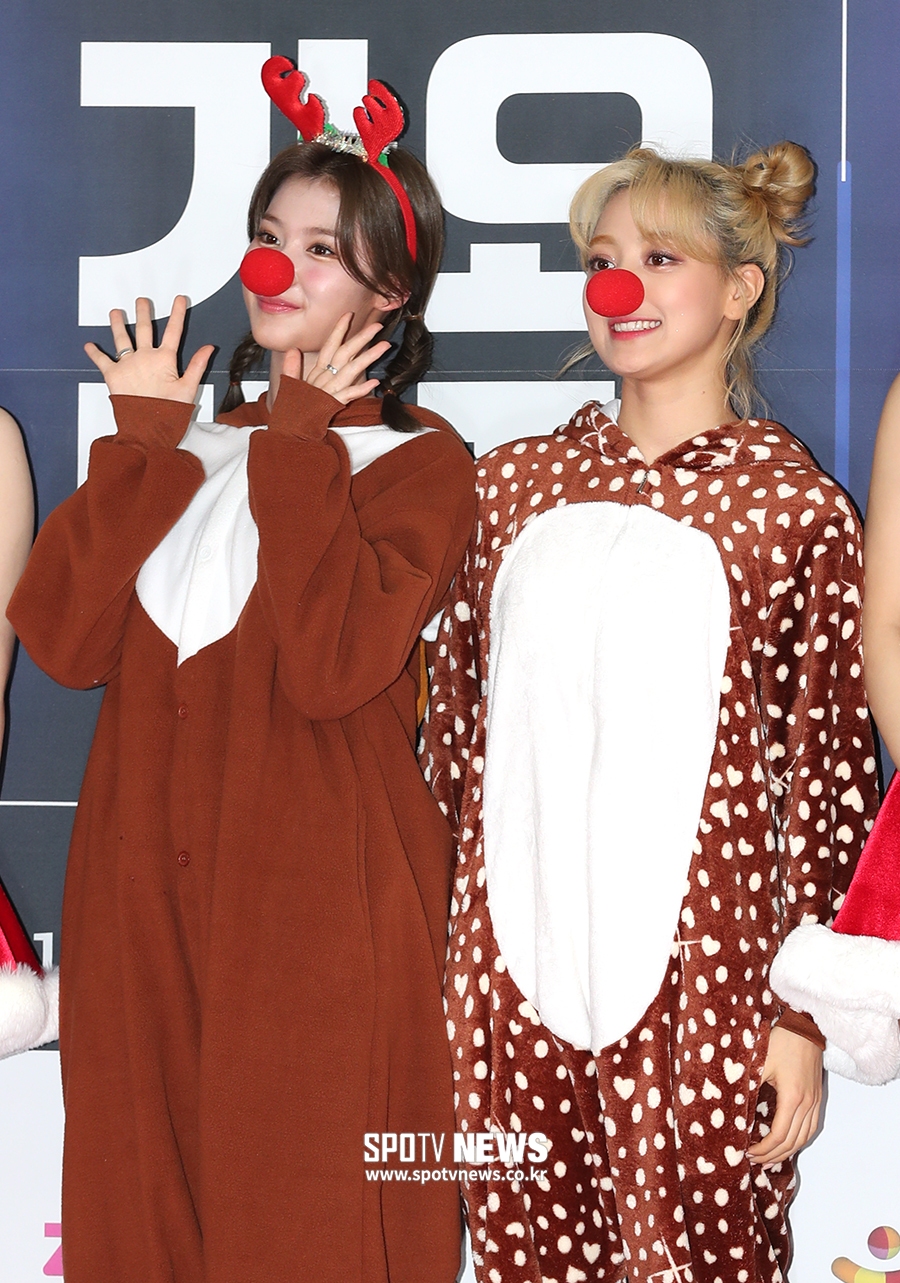 [포토S] 사나-지효, 귀여운 루돌프~