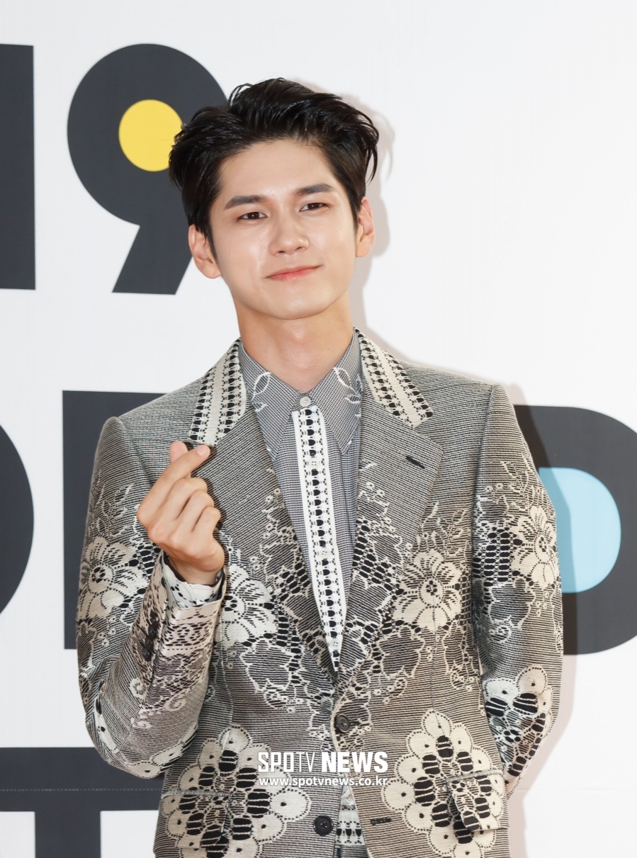 옹성우, 2020년부터 선물 무통보 폐기 처리…"팬레터만 받겠다"[전문]