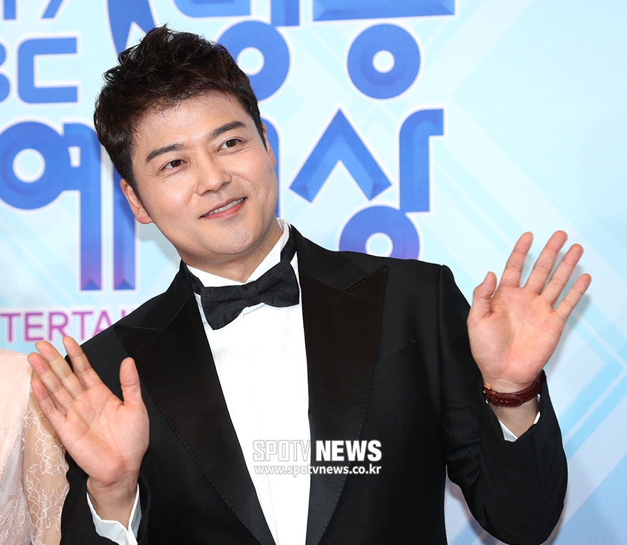 [포토S] 전현무, '오늘은 마음 비우고 왔어요'