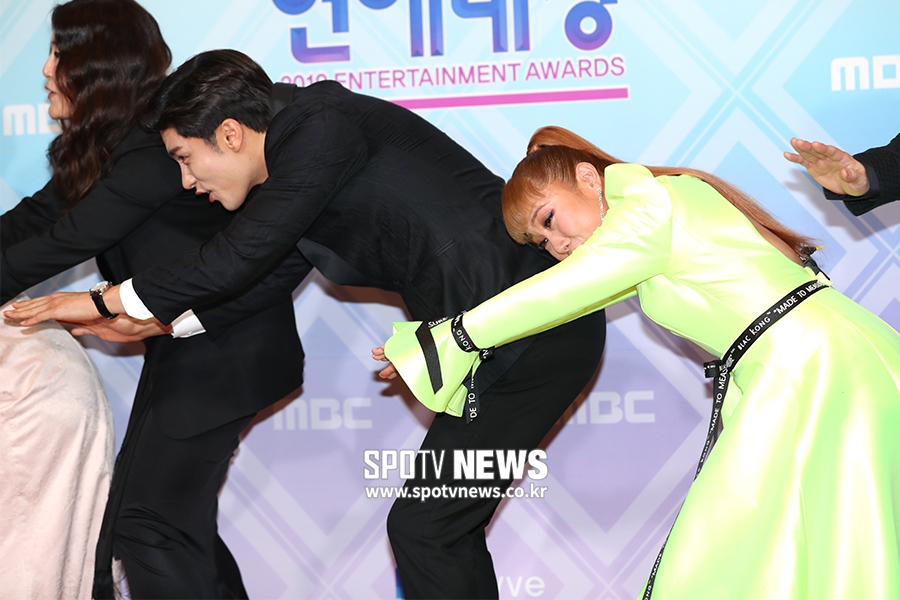 [포토S] 성훈-박나래, '기안이 시켜서 하긴 하는데'