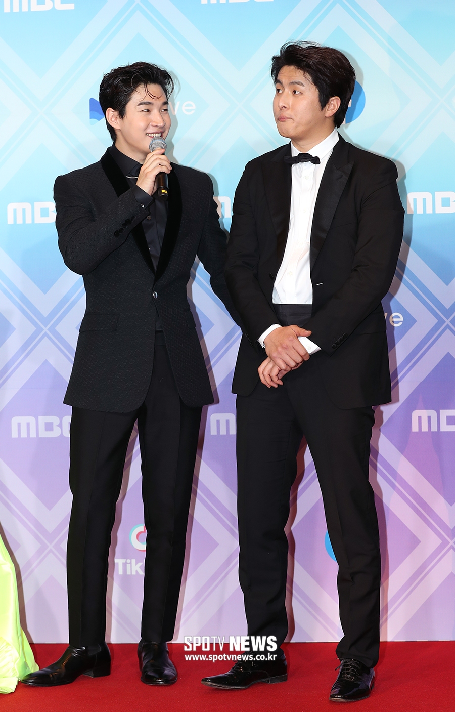 [포토S] 헨리, '기안 형 긴장했어요?'
