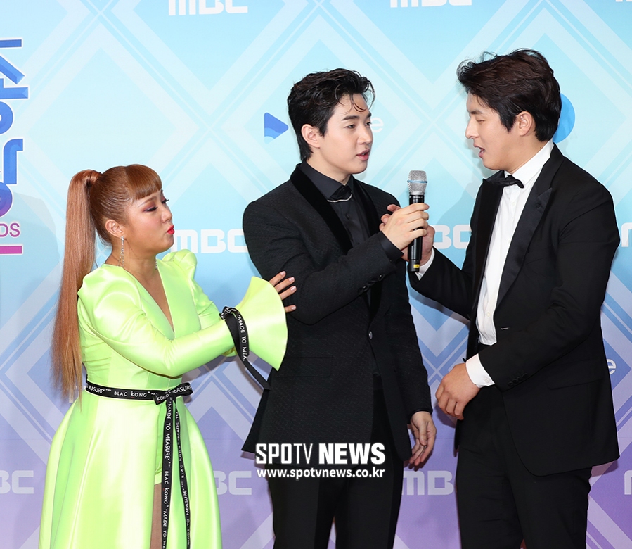 [포토S] 티격태격하는 '얼형제' 말리는 엄마 박나래