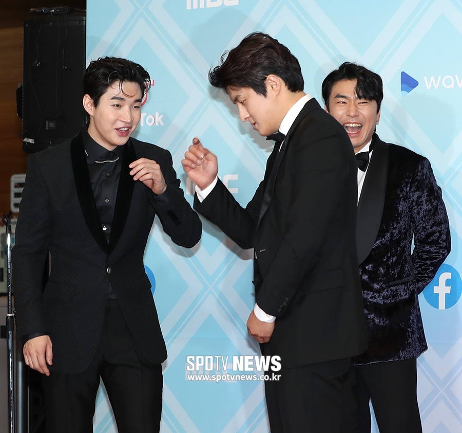 [포토S] 헨리, '기안 형, 무슨 춤 춰야 되죠?'