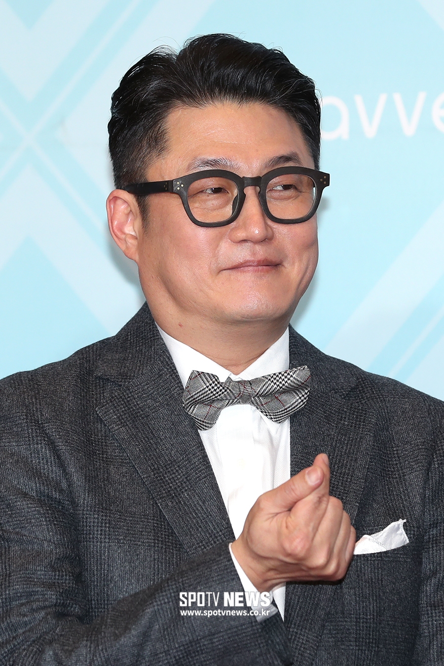 [포토S] 김현철, '하트 어색하네'