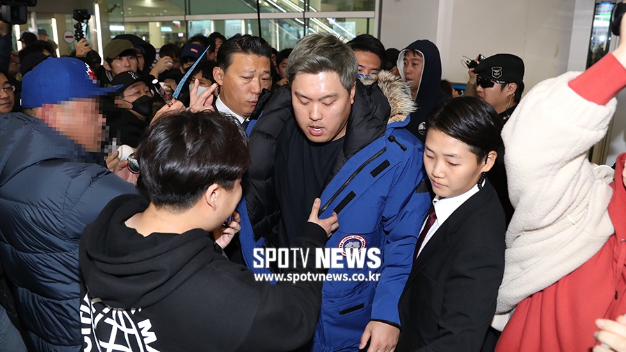 [포토S] 귀국 류현진, 인천공항 마비시키는 인기