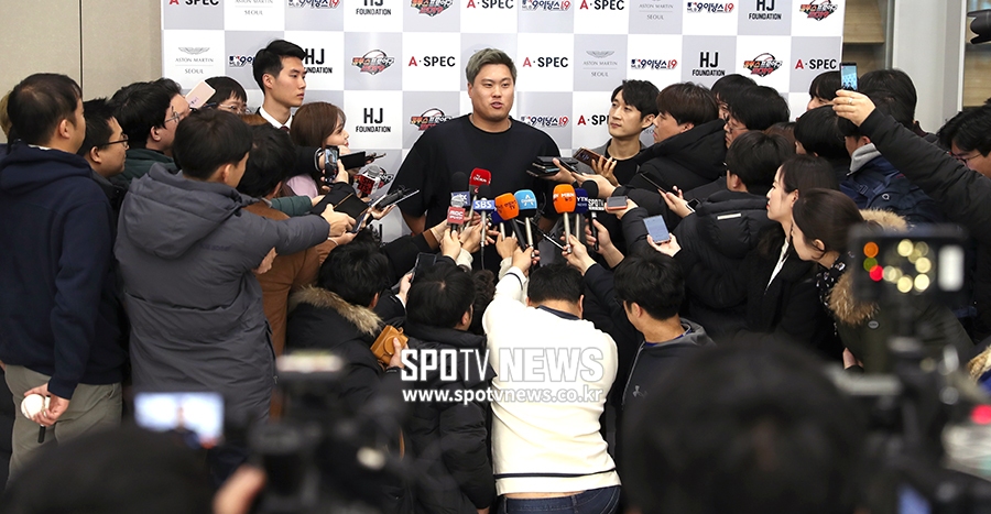 [포토S] 토론토 류현진, 뜨거운 취재 열기