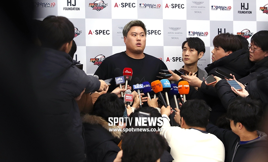 [포토S] 류현진, 토론토 성대한 입단식 마치고 귀국