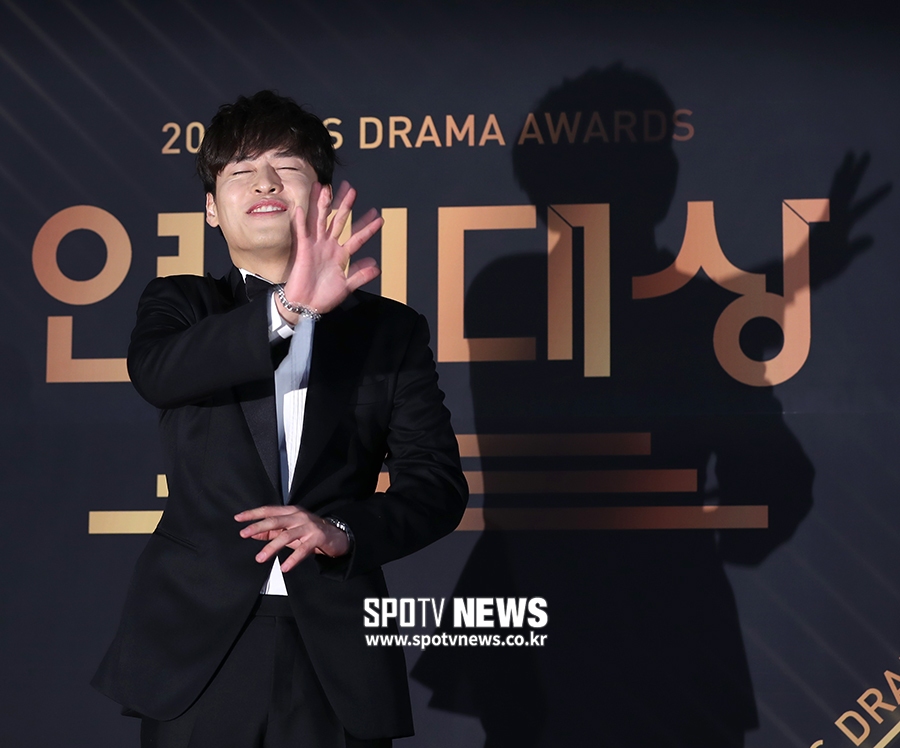 [포토S] 강하늘, '아니여유~'