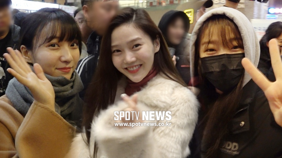 오마이걸(OH MY GIRL) 출국, 이렇게 귀엽기 있기 없기? [공항패션]
