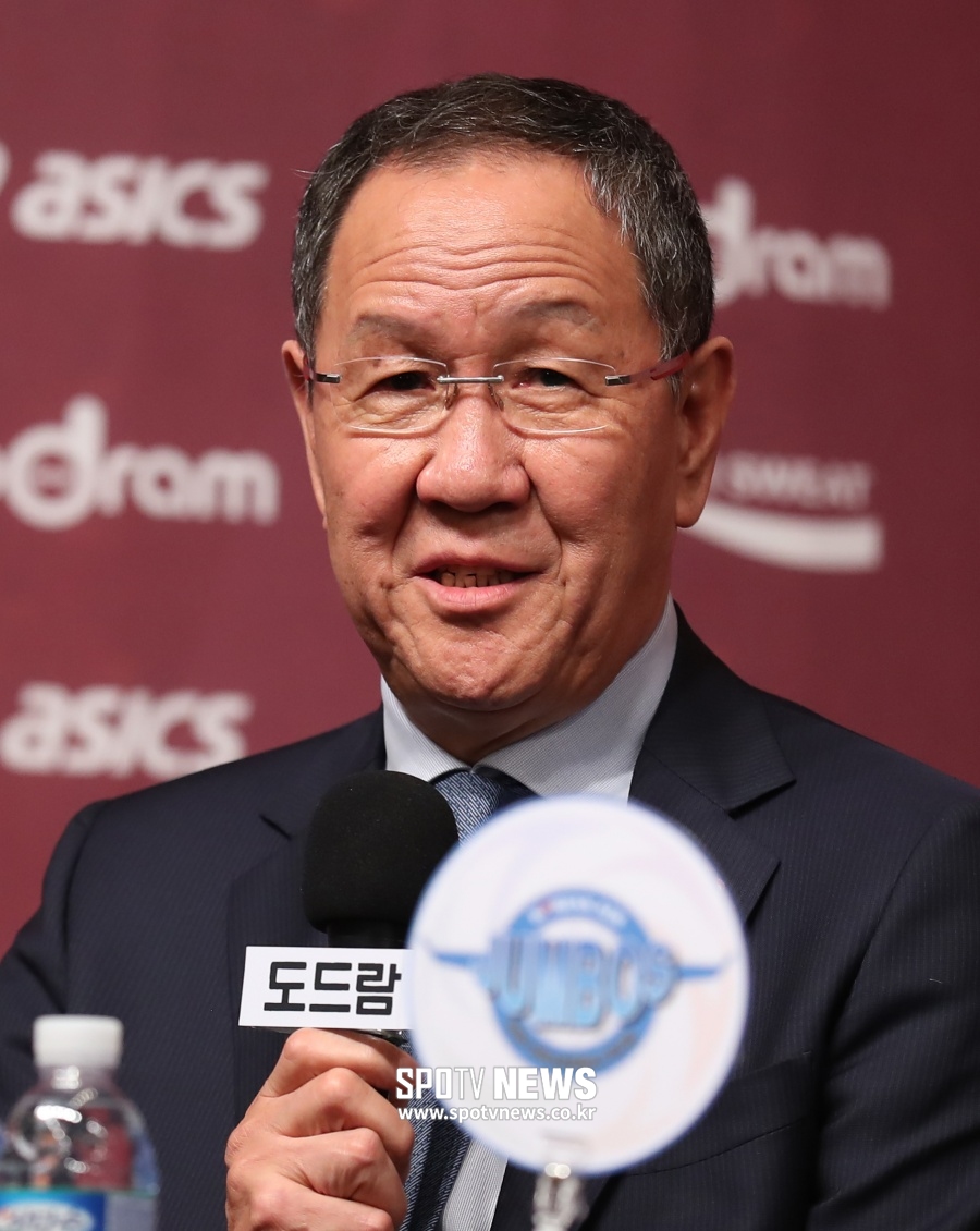 "韓 배구 위상 위해 올림픽 티켓을…" 박기원 감독 새해 소망