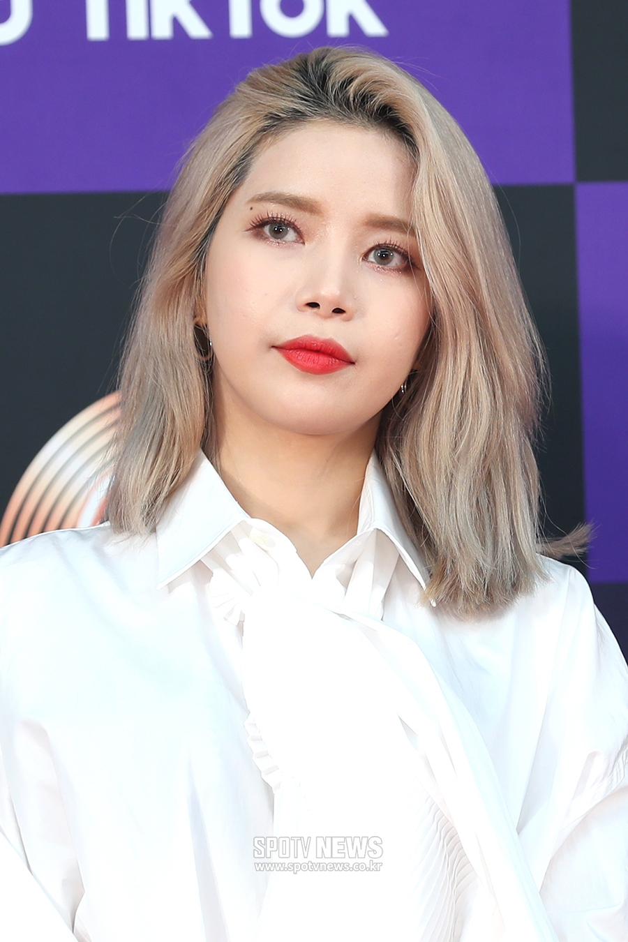 [포토S] 마마무 솔라, 매혹적인 레드립