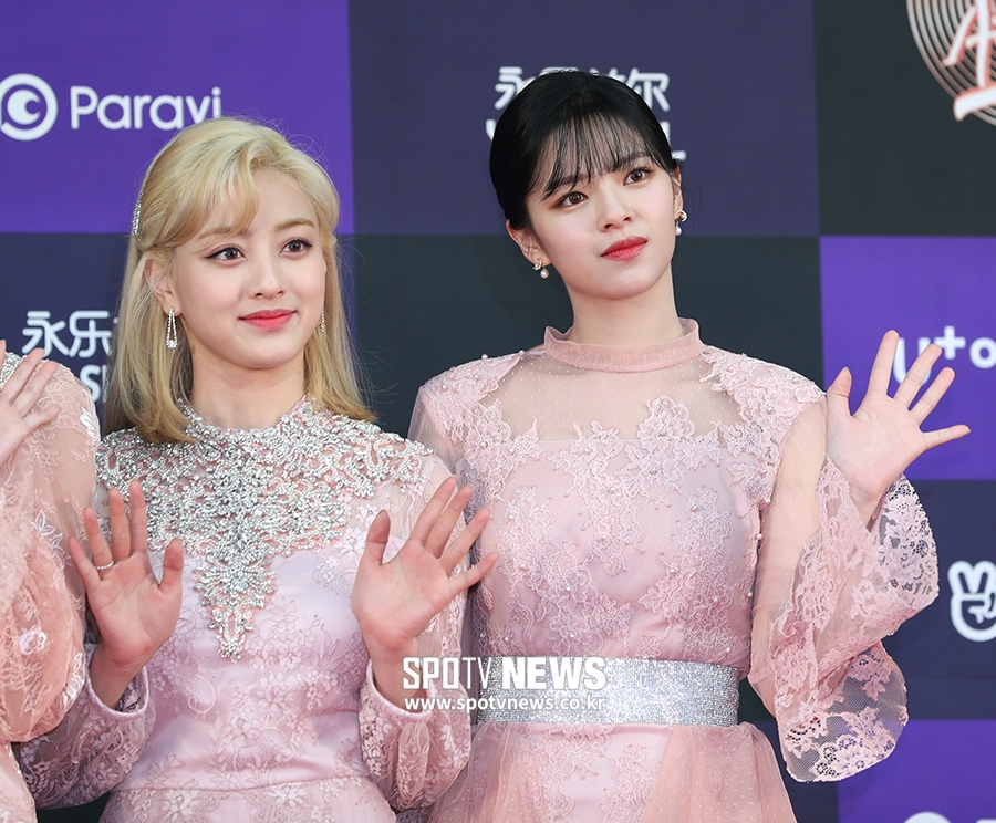 [포토S] 지효-정연, 예쁜 애 옆에 예쁜 애
