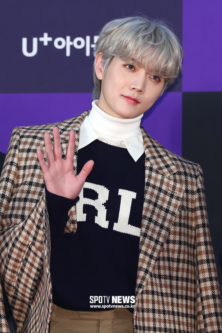 [포토S] 뉴이스트 렌, 영국 미소년 느낌