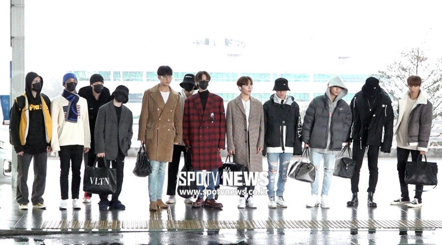 세븐틴, 비 내리는 아침에도 '미모 이상 무!' [공항패션]