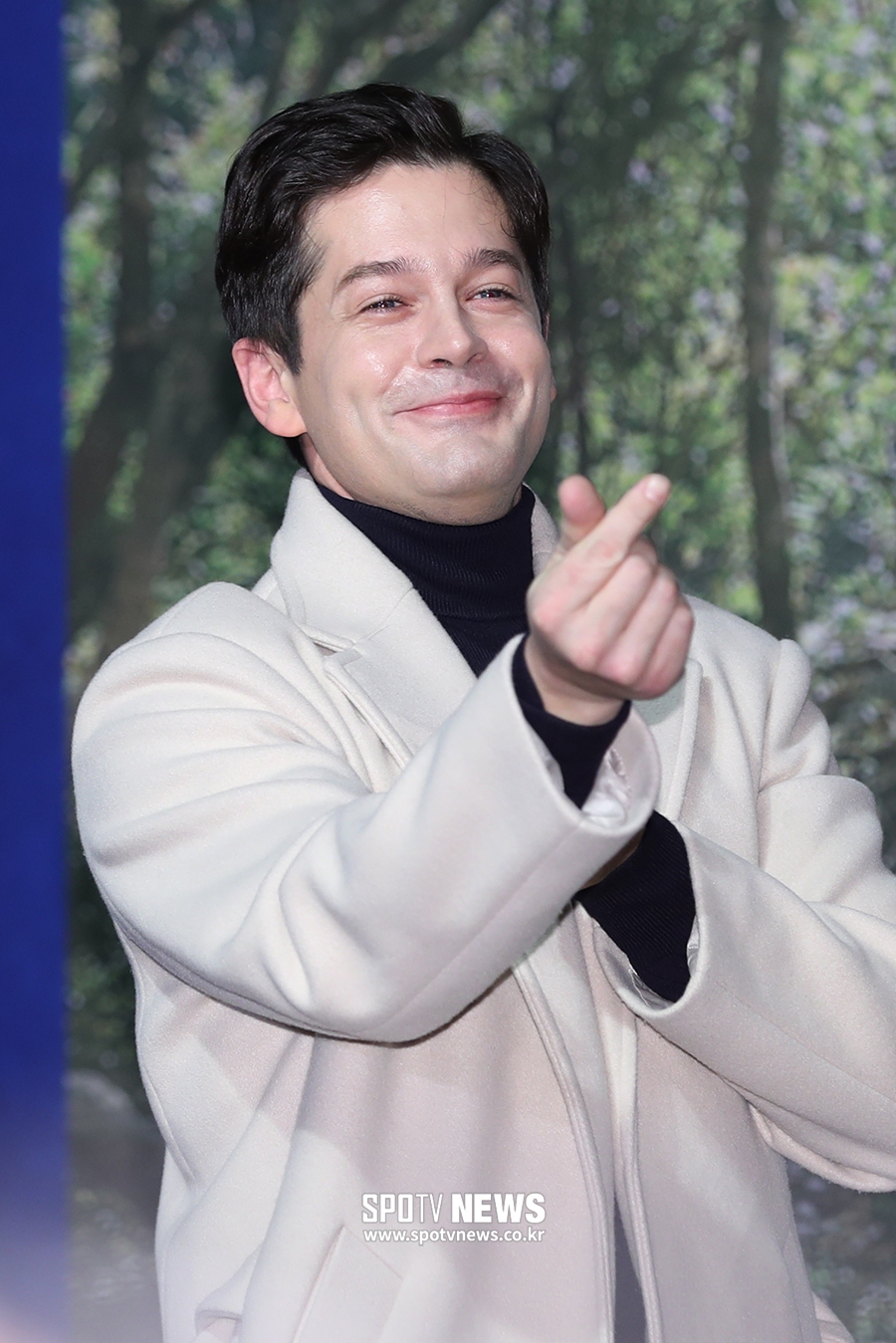[포토S] 브루노, '하트 받으세요'