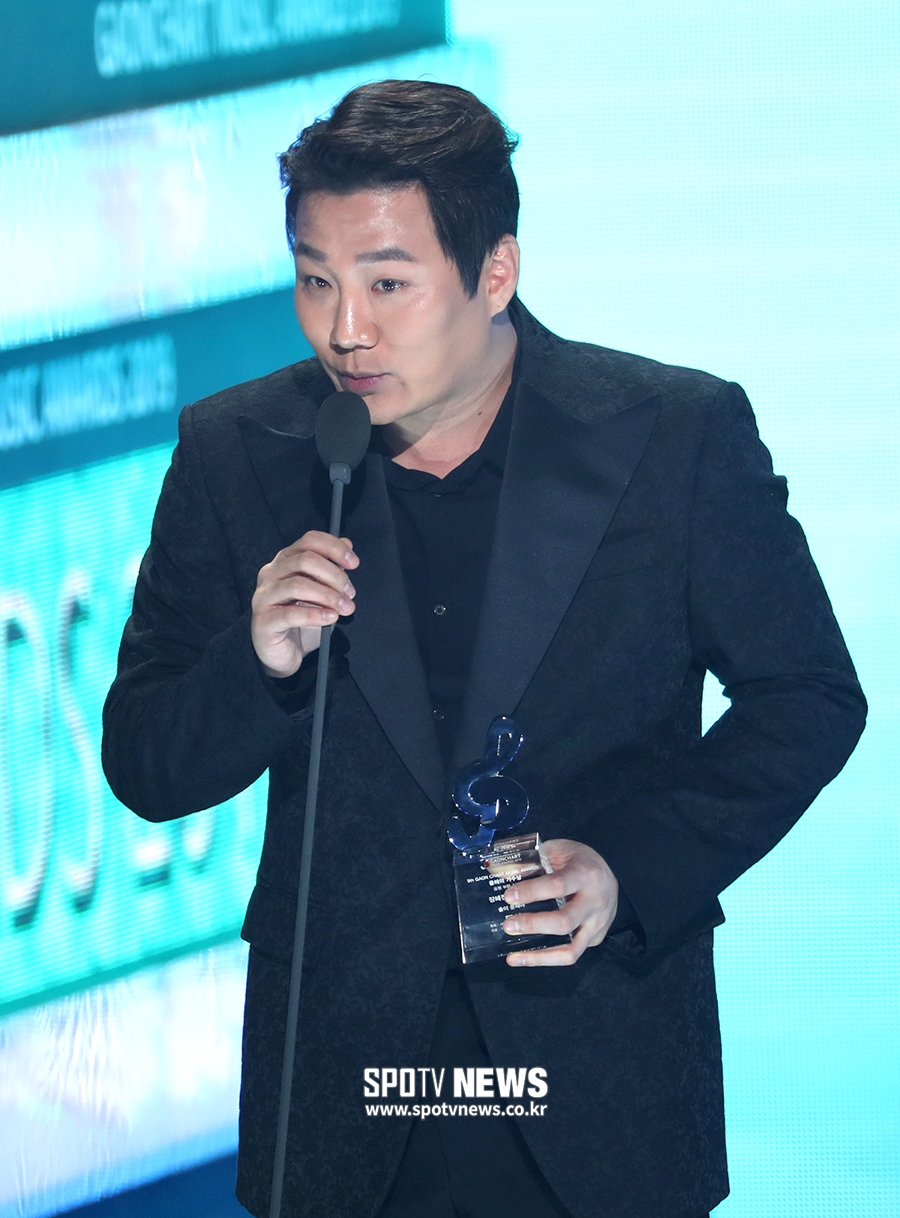[포토S] 윤민수, '바이브는 부끄러운 행동을 하지 않았습니다'