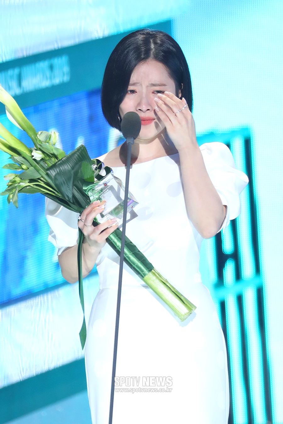 [포토S] 벤, 사재기 논란 속 수상에 눈물