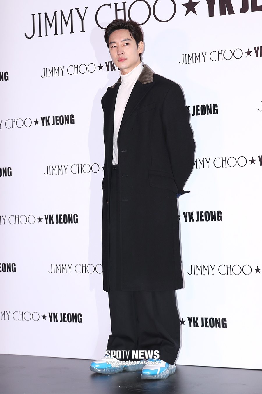 [포토S] 이제훈, 롱코트로 폼나게
