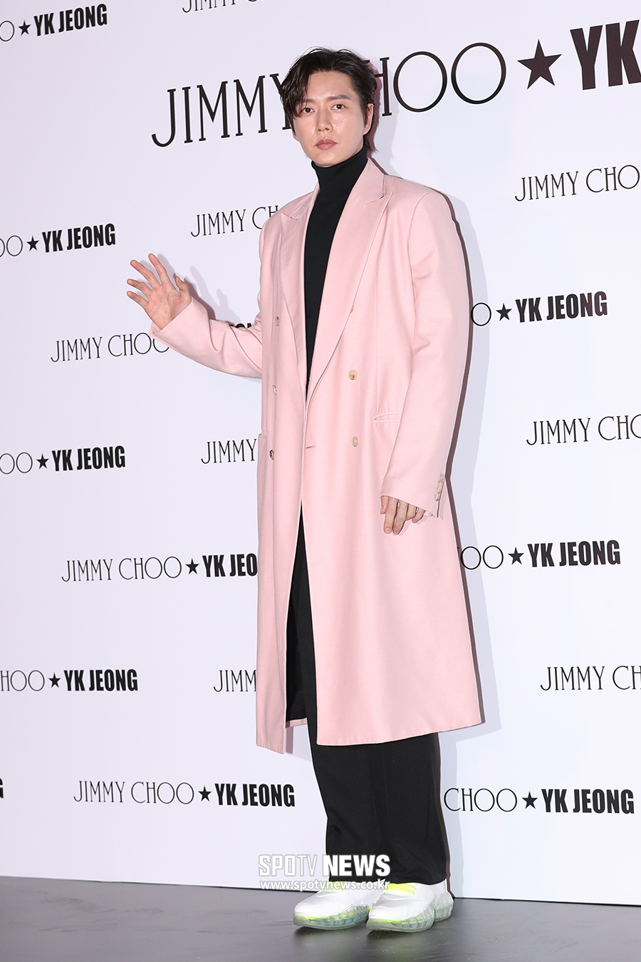 [포토S] 박해진, '핑크 코트가 이렇게 잘 어울릴 일?'